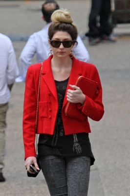 Nicola_arriving_at_her_managements_office_in_London_23_03_12_282529.JPG
