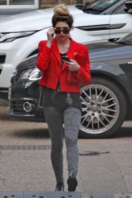 Nicola_arriving_at_her_managements_office_in_London_23_03_12_28529.JPG