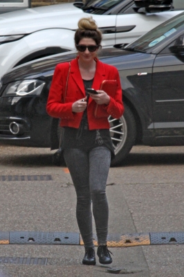 Nicola_arriving_at_her_managements_office_in_London_23_03_12_28829.JPG