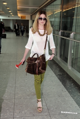 Nicola_Roberts_arrives_at_Heathrow_Airport_20_03_12_28629.jpg
