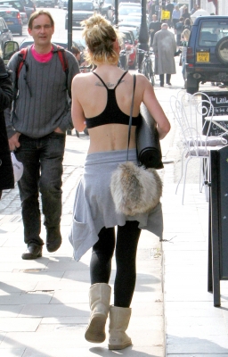 Sarah_Harding_arriving_and_leaving_a_gym_23_03_12_2812029.jpg
