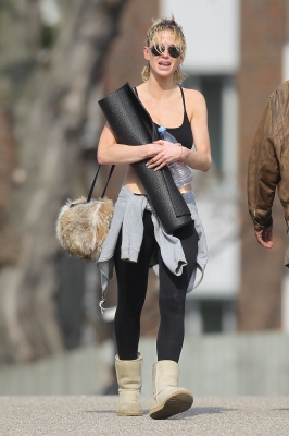Sarah_Harding_arriving_and_leaving_a_gym_23_03_12_289729.jpg