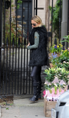 Sarah_Harding_leaving_her_home2C_London_16_03_12_28329.jpg