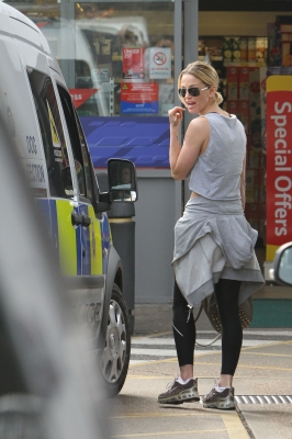 Sarah_Harding_out___about_in_London_22_03_12_281929.JPG