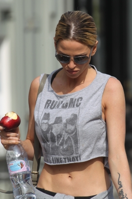 Sarah_Harding_out___about_in_London_22_03_12_284029.JPG