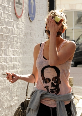 Sarah_Harding_out_in_Primrose_Hill2C_London_20_03_12_28629.jpg