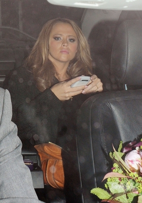 Kimberley_Walsh_leaving_the_ITV_Studios_15_06_10_28629.jpg
