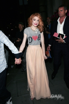 Sarah2C_Nicola___Kim_leaving_the_Mandarin_Oriental_24_08_10_2810729.jpg
