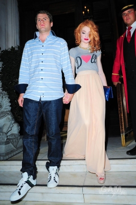 Sarah2C_Nicola___Kim_leaving_the_Mandarin_Oriental_24_08_10_2812029.jpg