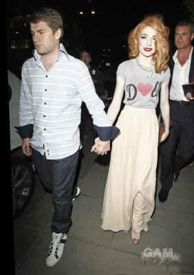 Sarah2C_Nicola___Kim_leaving_the_Mandarin_Oriental_24_08_10_2813929.jpg