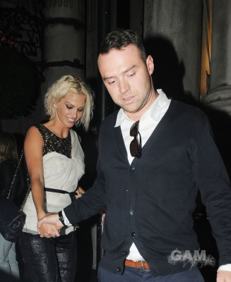 Sarah2C_Nicola___Kim_leaving_the_Mandarin_Oriental_24_08_10_2814229.jpg