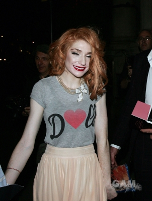 Sarah2C_Nicola___Kim_leaving_the_Mandarin_Oriental_24_08_10_2815629.jpg