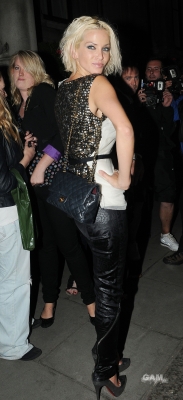 Sarah2C_Nicola___Kim_leaving_the_Mandarin_Oriental_24_08_10_281829.jpg