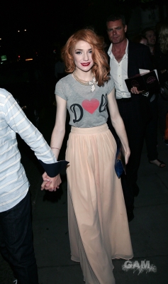 Sarah2C_Nicola___Kim_leaving_the_Mandarin_Oriental_24_08_10_284229.jpg