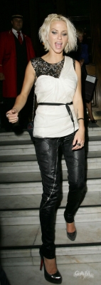 Sarah2C_Nicola___Kim_leaving_the_Mandarin_Oriental_24_08_10_285929.jpg