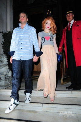 Sarah2C_Nicola___Kim_leaving_the_Mandarin_Oriental_24_08_10_286629.jpg