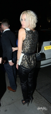 Sarah2C_Nicola___Kim_leaving_the_Mandarin_Oriental_24_08_10_286729.jpg