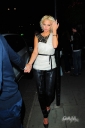 Имя файла=Sarah2C_Nicola___Kim_leaving_the_Mandarin_Oriental_24_08_10_2812229.jpg
Размер файла=436КБ
Размеры=1899x2855
Дата=Март 24, 2012 Sarah2C_Nicola___Kim_leaving_the_Mandarin_Oriental_24_08_10_2812229.jpg