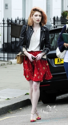 Nicola_Roberts_attends_meetings_with_her_manager_03_08_10_281029.jpg