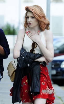 Nicola_Roberts_attends_meetings_with_her_manager_03_08_10_281829.jpg
