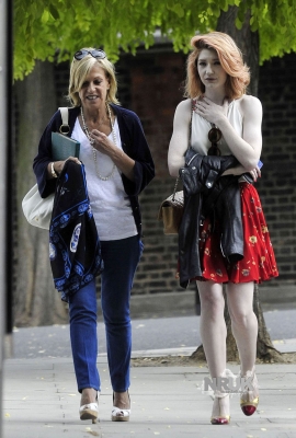Nicola_Roberts_attends_meetings_with_her_manager_03_08_10_282529.jpg