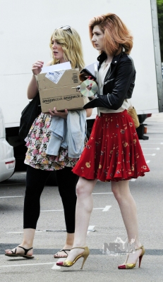 Nicola_Roberts_attends_meetings_with_her_manager_03_08_10_282729.jpg