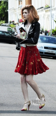 Nicola_Roberts_attends_meetings_with_her_manager_03_08_10_284029.jpg