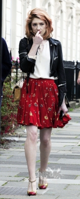 Nicola_Roberts_attends_meetings_with_her_manager_03_08_10_28629.jpg