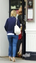 Nicola_Roberts_attends_meetings_with_her_manager_03_08_10_28229.jpg