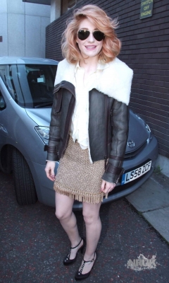 Nicola_Roberts_leaving_GMTV_Studios_18_08_10_281129.jpg