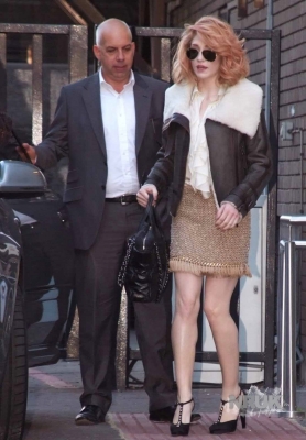 Nicola_Roberts_leaving_GMTV_Studios_18_08_10_28329.jpg