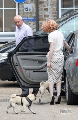 Nicola_Roberts_takes_her_pugs_out_for_a_walk_05_08_10_281529.jpg