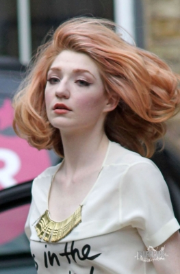 Nicola_Roberts_takes_her_pugs_out_for_a_walk_05_08_10_28729.jpg