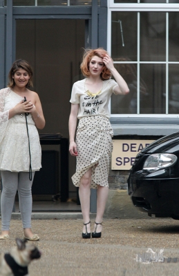 Nicola_Roberts_takes_her_pugs_out_for_a_walk_05_08_10_28829.jpg