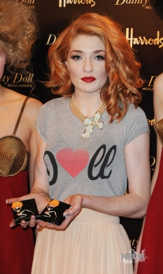 Nicola2C_Kim_and_Sarah_Dainty_Doll_signing_Harrods_24_08_10_2810829.jpg