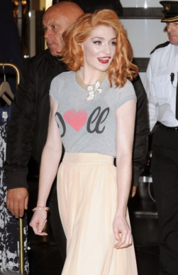 Nicola2C_Kim_and_Sarah_Dainty_Doll_signing_Harrods_24_08_10_2812629.jpg