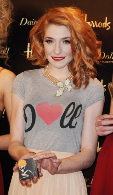 Nicola2C_Kim_and_Sarah_Dainty_Doll_signing_Harrods_24_08_10_2813329.jpg