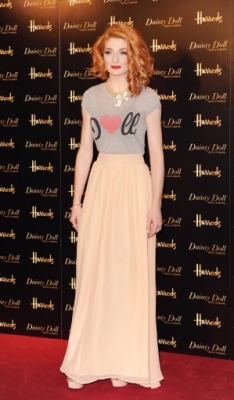 Nicola2C_Kim_and_Sarah_Dainty_Doll_signing_Harrods_24_08_10_2813429.jpg