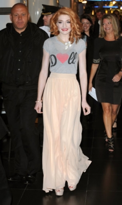 Nicola2C_Kim_and_Sarah_Dainty_Doll_signing_Harrods_24_08_10_2813729.jpg