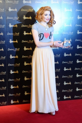 Nicola2C_Kim_and_Sarah_Dainty_Doll_signing_Harrods_24_08_10_2813929.jpg