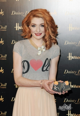 Nicola2C_Kim_and_Sarah_Dainty_Doll_signing_Harrods_24_08_10_288829.jpg