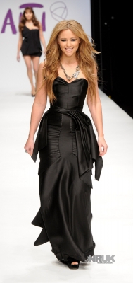 Kim_Nicola_at_Naomi_Campbell_s_Fashion_For_Relief_18_02_10_281229.jpg