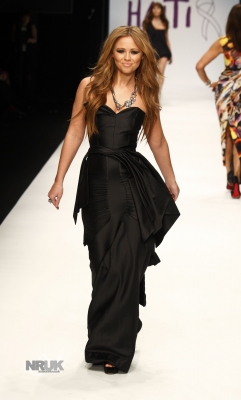 Kim_Nicola_at_Naomi_Campbell_s_Fashion_For_Relief_18_02_10_281829.jpg