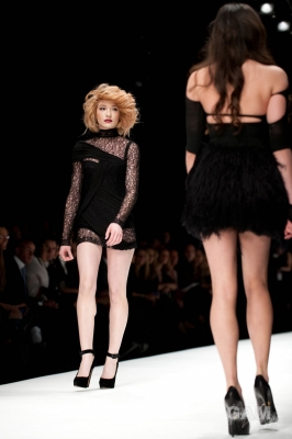 Kim_Nicola_at_Naomi_Campbell_s_Fashion_For_Relief_18_02_10_285629.jpg