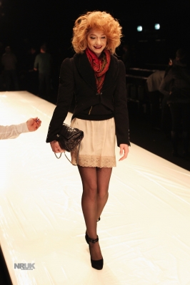 Kim_Nicola_at_Naomi_Campbell_s_Fashion_For_Relief_18_02_10_288129.jpg