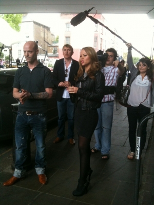 Kimberley_Walsh_filming_in_West_London_30_04_10_28429.jpg
