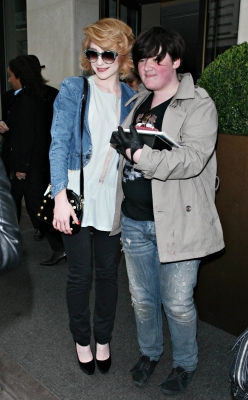 Nicola_and_Kimberley_arriving_at_the_Mayfair_Hotel_15_02_10_28429.jpg