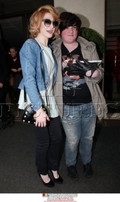 Nicola_and_Kimberley_arriving_at_the_Mayfair_Hotel_15_02_10_284429.jpg