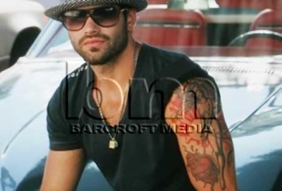 Jesse_Metcalfe_Getting_A_Tattoo_Of_Nadine_28729.jpg