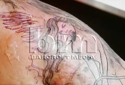 Jesse_Metcalfe_Getting_A_Tattoo_Of_Nadine_28929.jpg